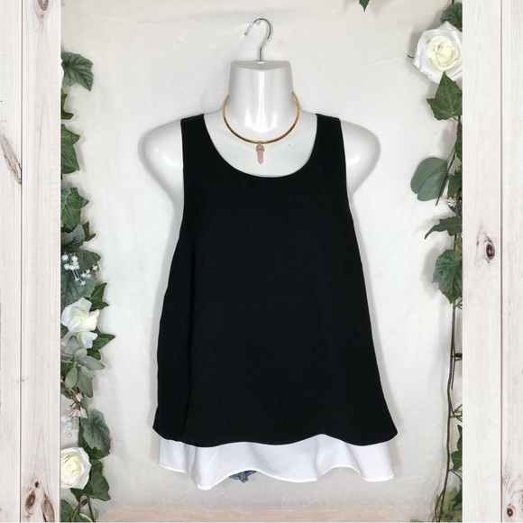 Banana Republic Tops - 🔴Banana Republic Black White Top🔴